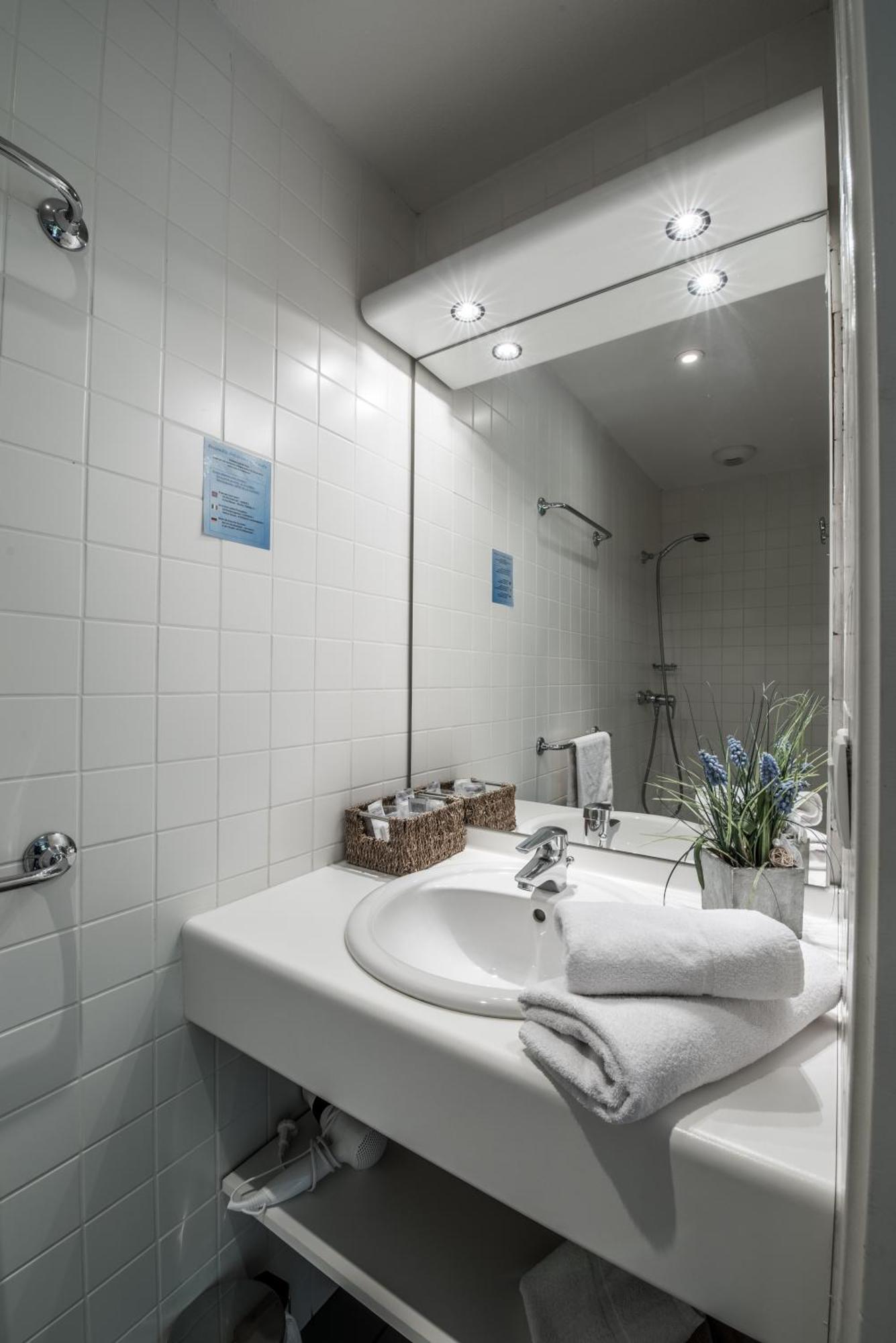Hotel Le Marintan Сен-Мишел-дьо-Мориен Стая снимка